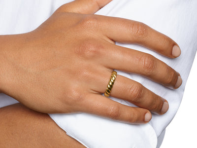 Exploring Classic and Contemporary Gold Wedding Bands for Men