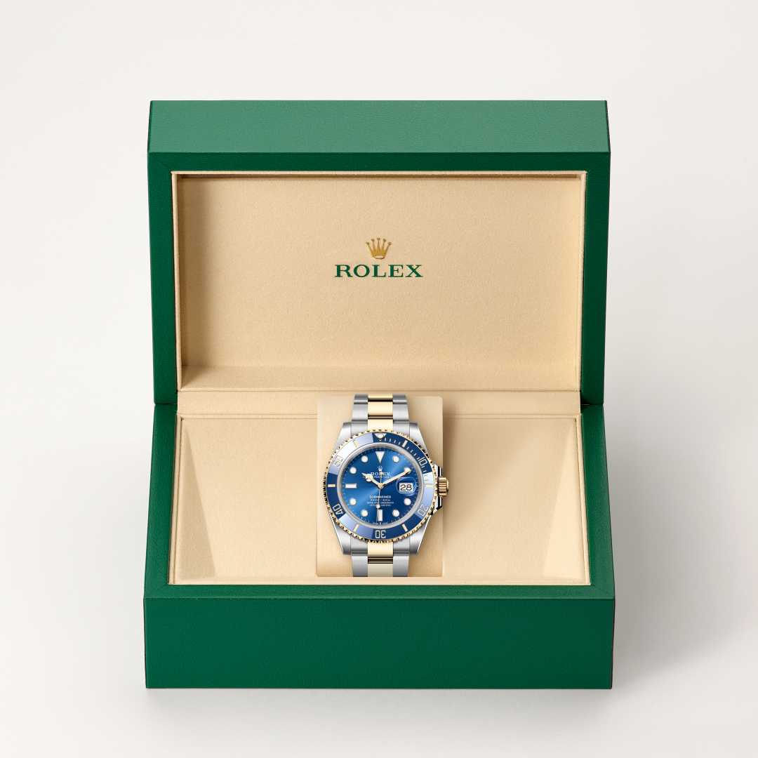 Rolex Submariner in Yellow Rolesor - combination of Oystersteel