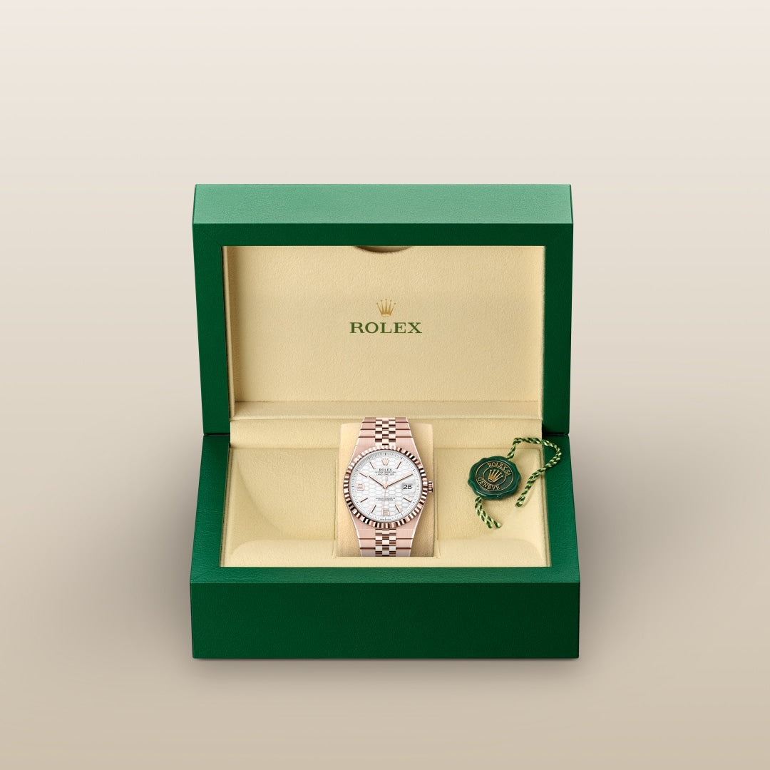 Rolex Land-Dweller 40 in 18 ct Everose gold, M127335-0001