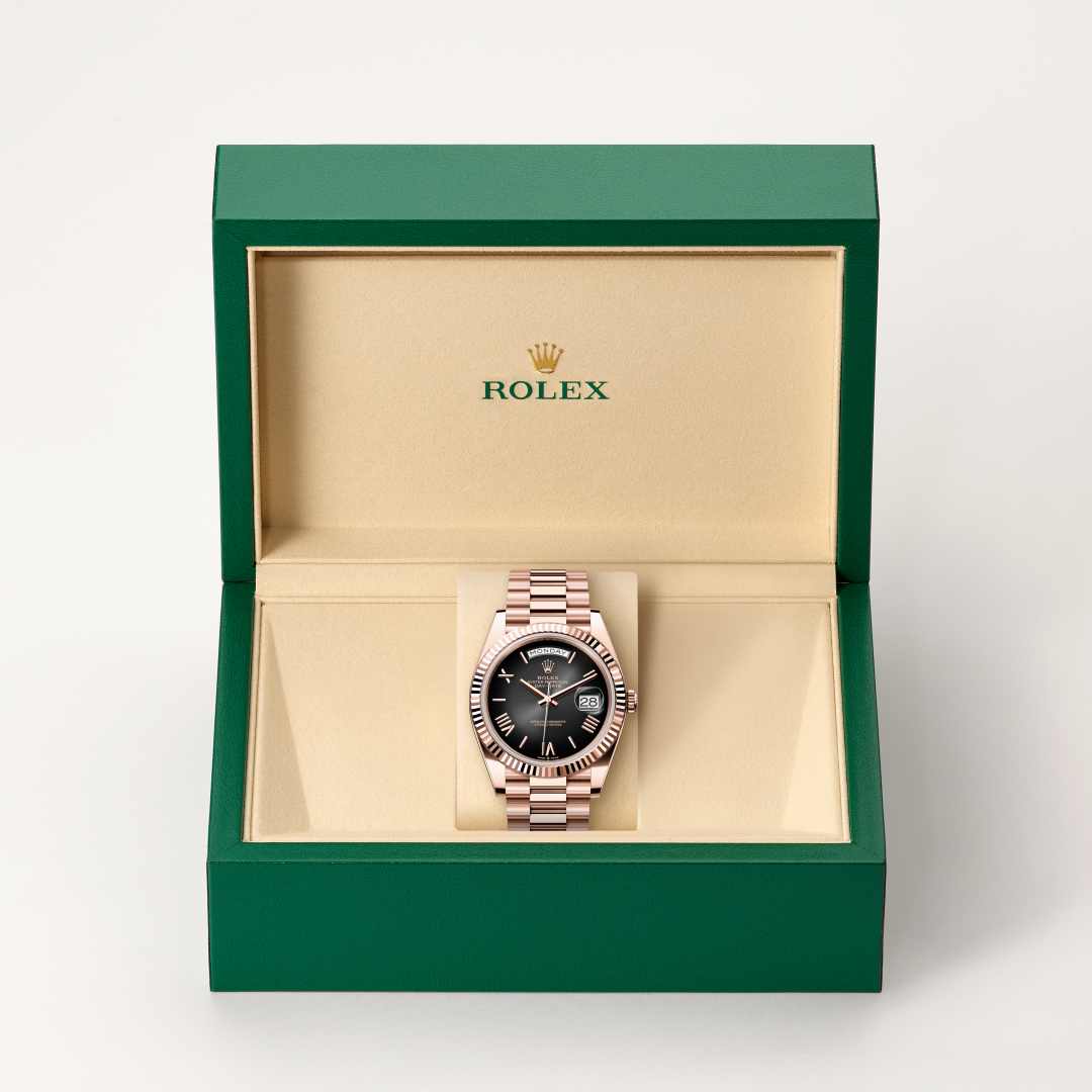 Rolex Day-Date in 18 kt Everose gold, M228235-0055