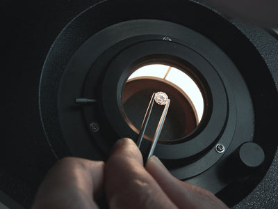 What’s The Deal with Fluorescence and Diamonds?