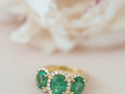 Express Unconditional Love with a Vibrant Emerald Engagement Ring