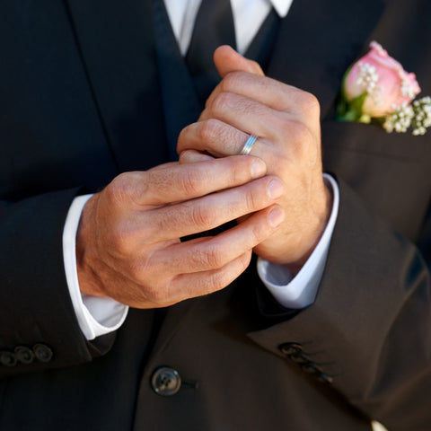 What to Look for When Selecting a Men’s Wedding Ring