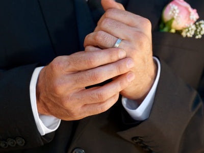What to Look for When Selecting a Men’s Wedding Ring