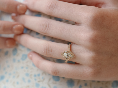 How to Find the Vintage Engagement Ring Style of Your Dreams