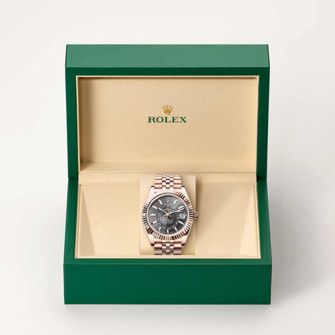 Rolex Sky-Dweller in 18 kt Everose gold, M336935-0008