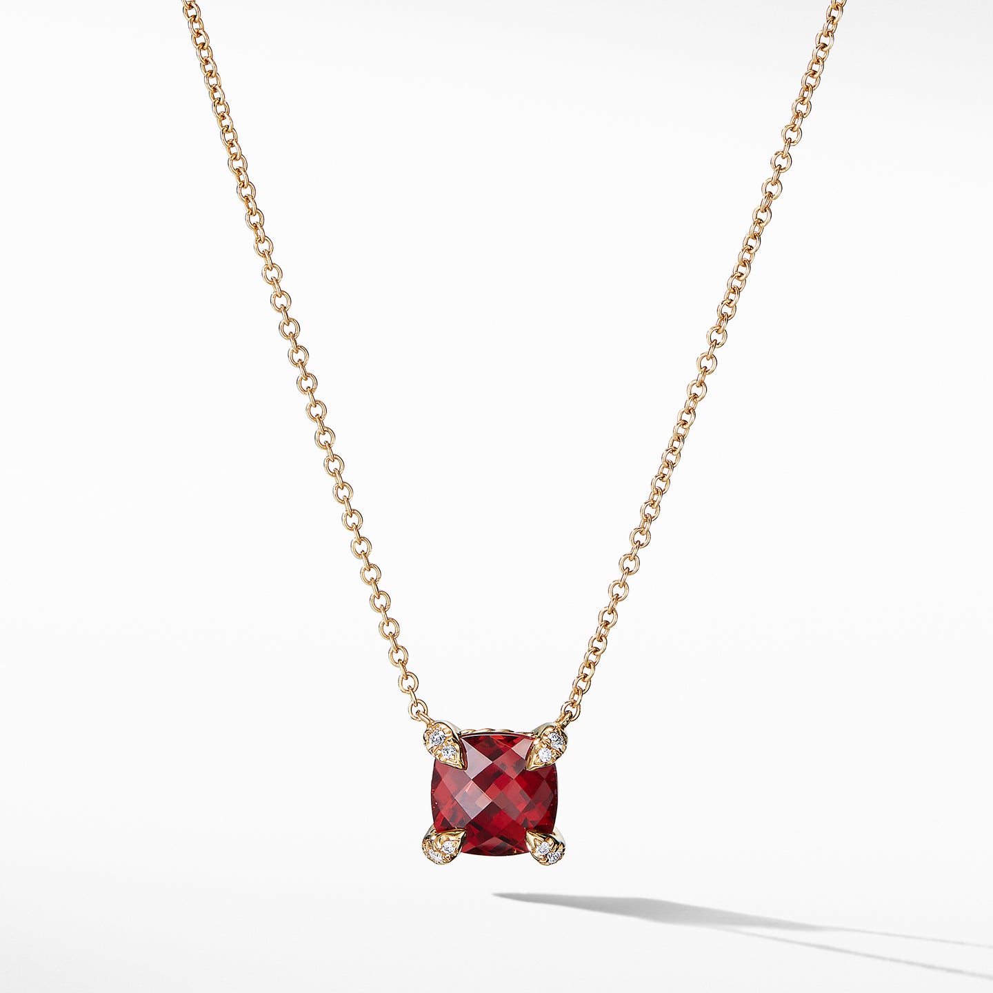Pendant Necklace with Garnet and Diamonds in 18K Gold, 18