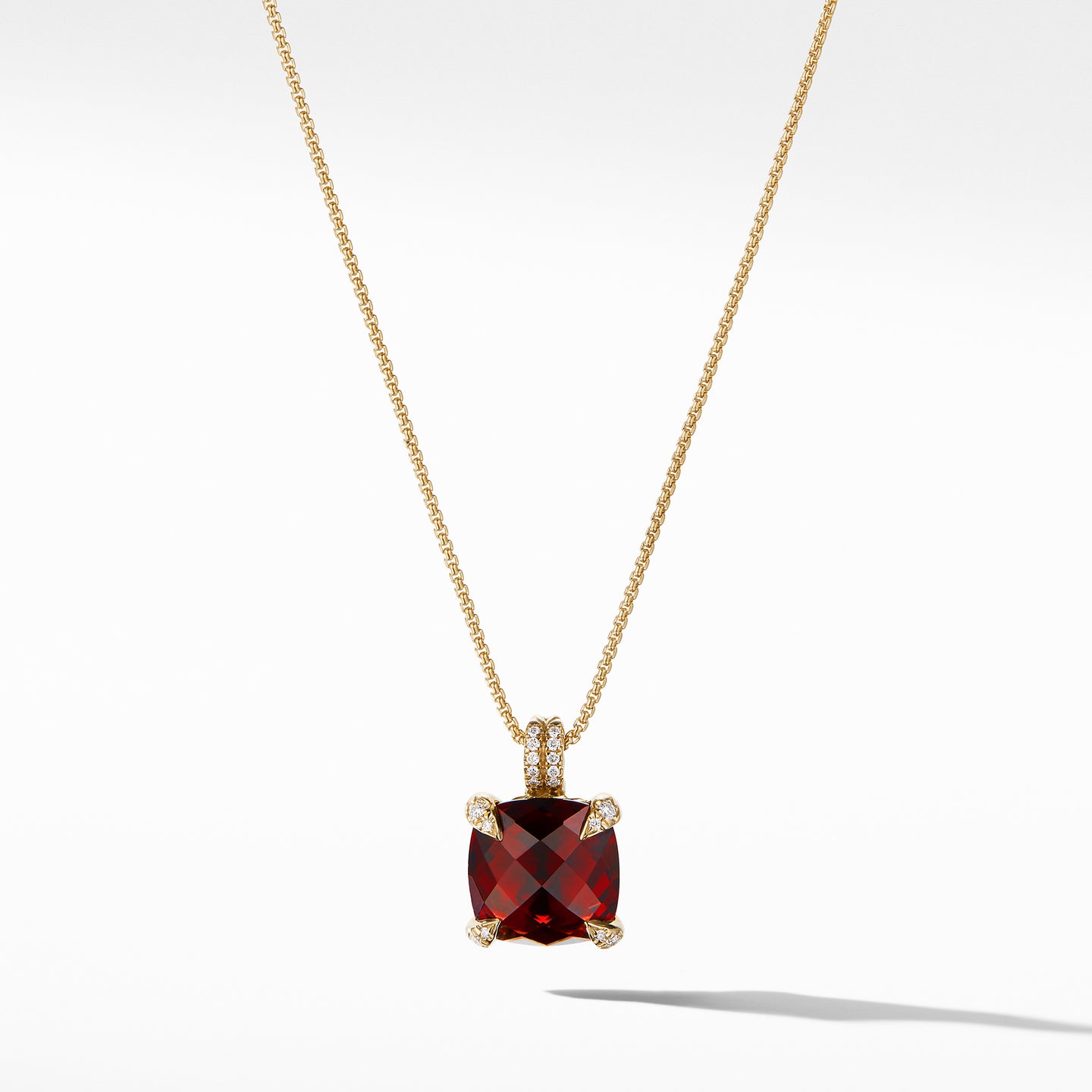 Pendant Necklace with Garnet and Diamonds in 18K Gold, 18