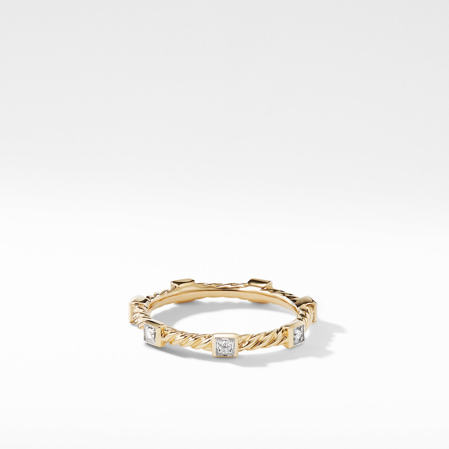 Ring with Diamonds in 18K Gold, Size 7