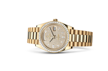 Day-Date 40, Oyster, 40 mm, yellow gold and diamonds Laying Down