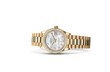 Datejust 31, Oyster, 31 mm, yellow gold and diamonds Laying Down